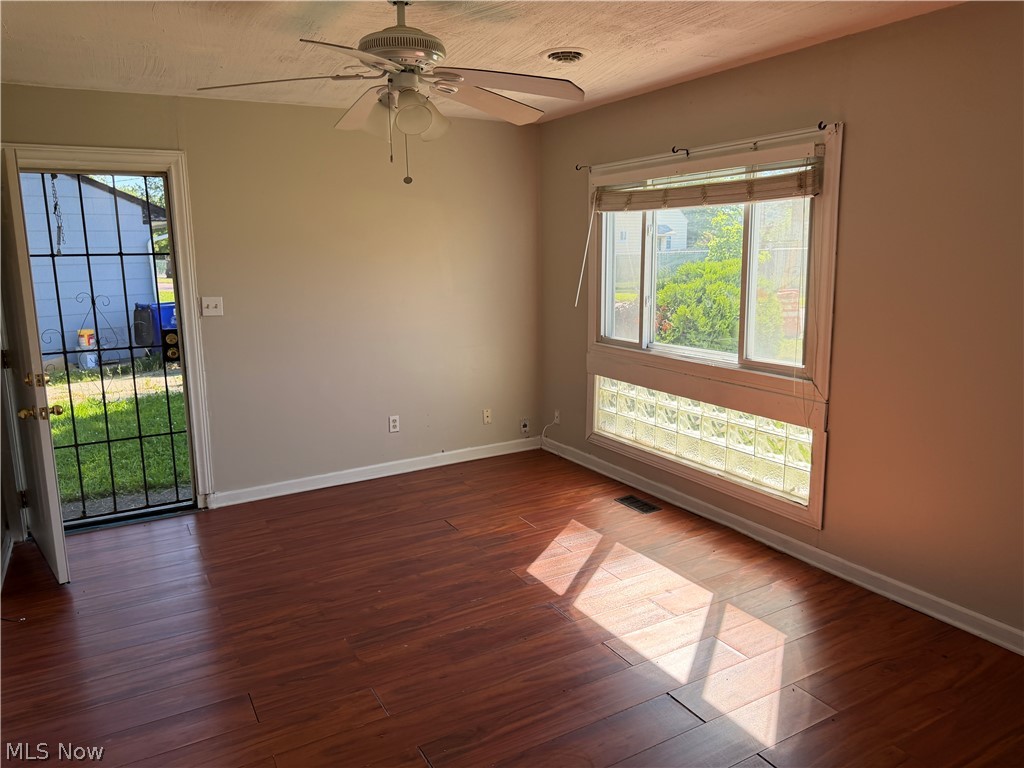 19003 Firwood Road Cleveland, OH 44110 - Photo 6 of 20 Living room with open-concept layout