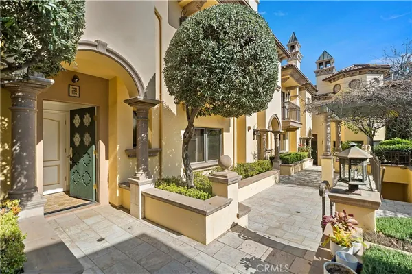 $1,389,999 | 478 South Oakland Avenue, Unit 2, Pasadena, CA 91101