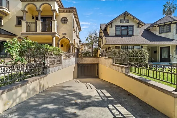 $1,389,999 | 478 South Oakland Avenue, Unit 2, Pasadena, CA 91101