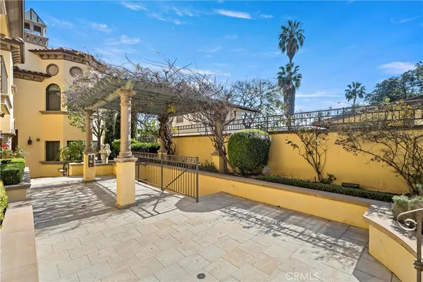 $1,389,999 | 478 South Oakland Avenue, Unit 2, Pasadena, CA 91101