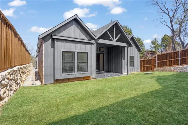 $549,900 | 9 Greenway Bend, Pottsboro, TX 75076