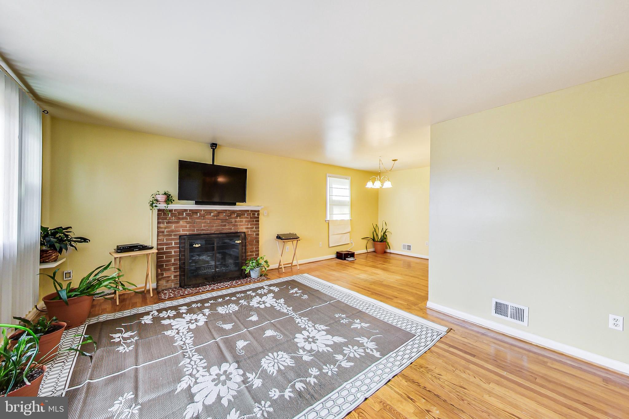 7307 Loch Raven Road Temple Hills, MD 20748 - Photo 2 of 35 Living room