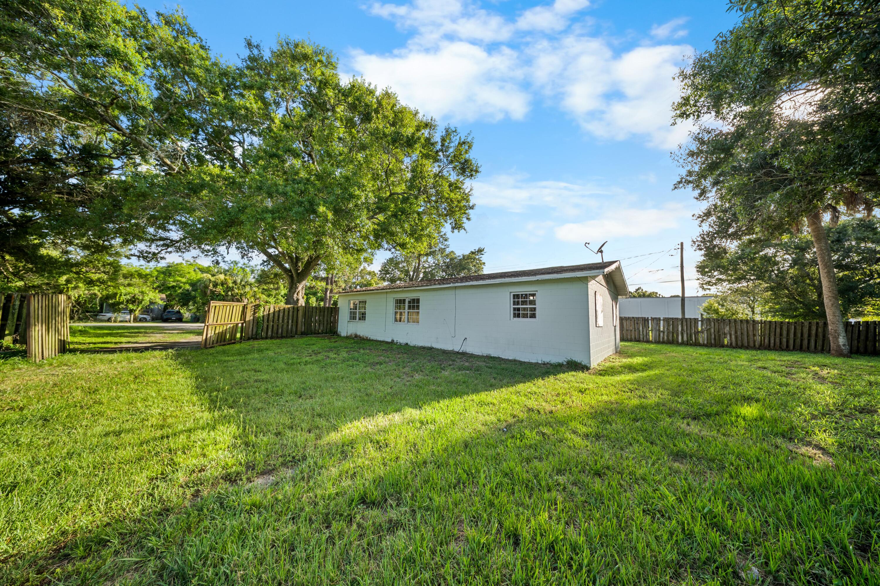 3516 Ave F Fort Pierce, FL 34947 - Photo 6 of 13 DSC_6642