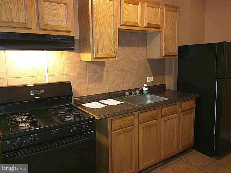 3903 Woodridge Road Baltimore, MD 21229 - Photo 11 of 27 Kitchen