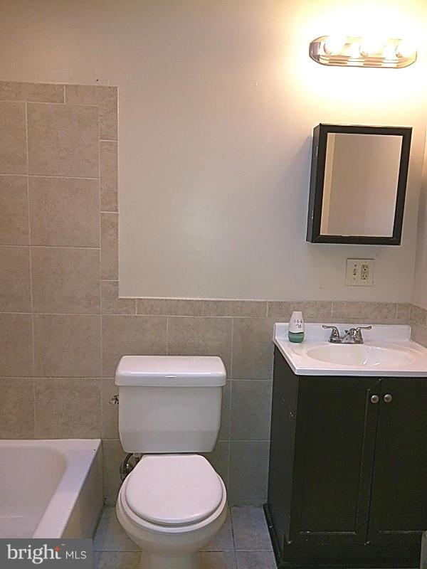 3903 Woodridge Road Baltimore, MD 21229 - Photo 21 of 27 Bath (Master)
