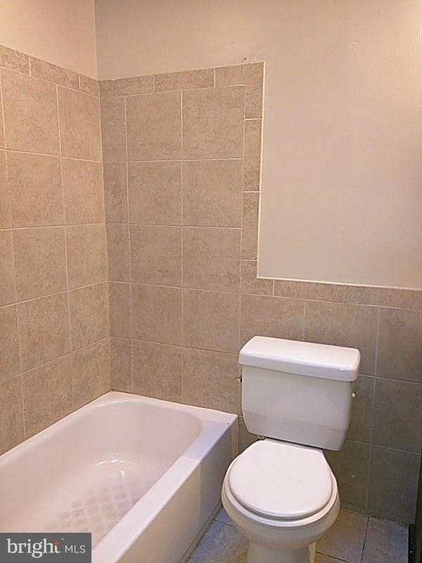 3903 Woodridge Road Baltimore, MD 21229 - Photo 22 of 27 Bath (Master)