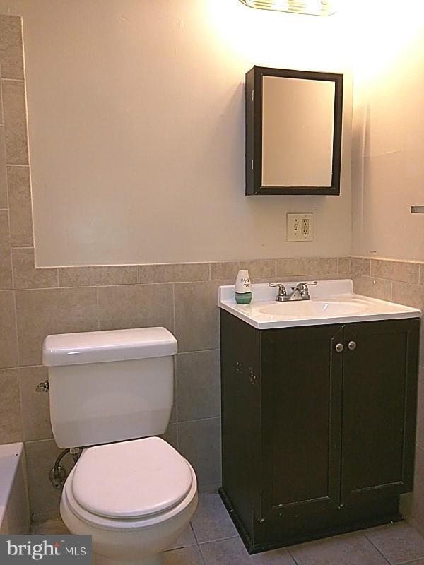3903 Woodridge Road Baltimore, MD 21229 - Photo 23 of 27 Bath (Master)