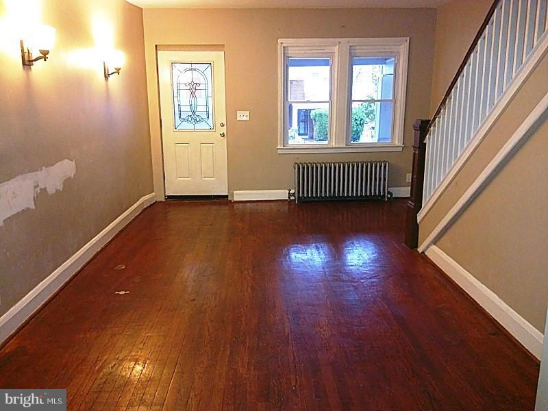 3903 Woodridge Road Baltimore, MD 21229 - Photo 4 of 27 Living Room