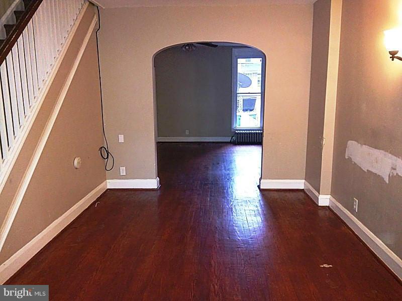 3903 Woodridge Road Baltimore, MD 21229 - Photo 8 of 27 Living Room