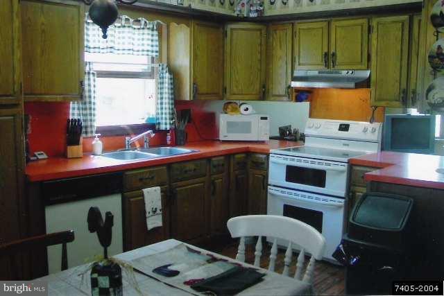 4110 Colonial Road Dover, PA 17315 - Photo 4 of 9 Gallery Image 4