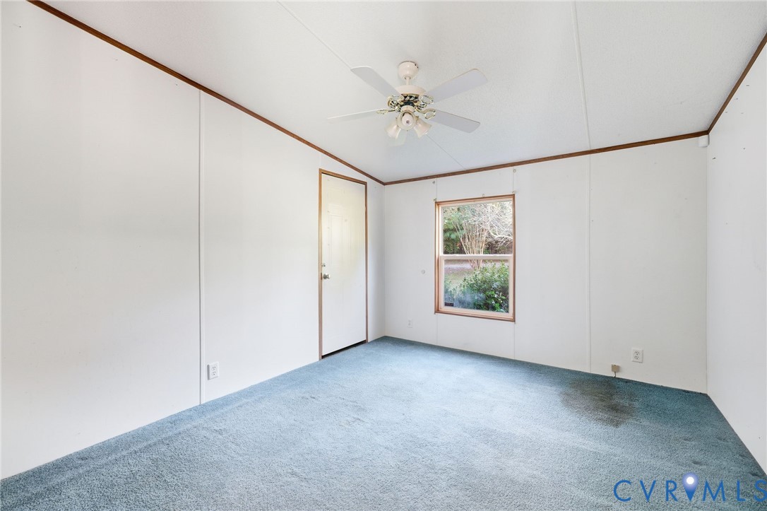 7410 Richmond Road Amelia Court House, VA 23002 - Photo 17 of 39 an empty room with a window