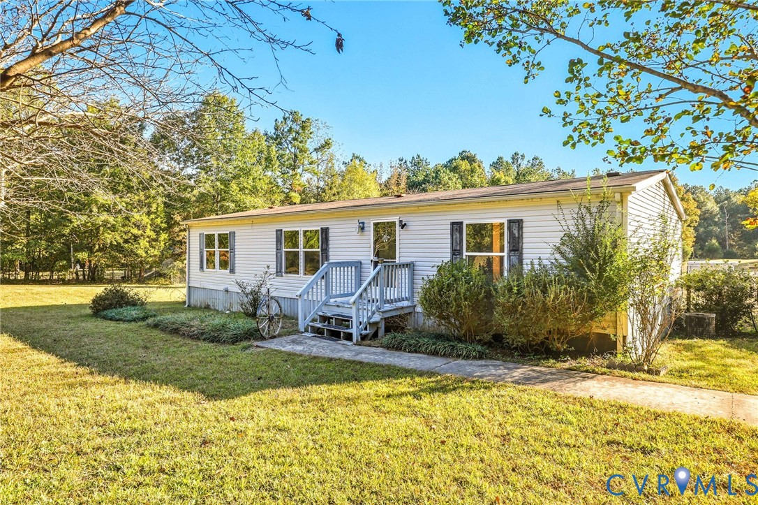 7410 Richmond Road Amelia Court House, VA 23002 - Photo 2 of 39 a view of a house with a backyard