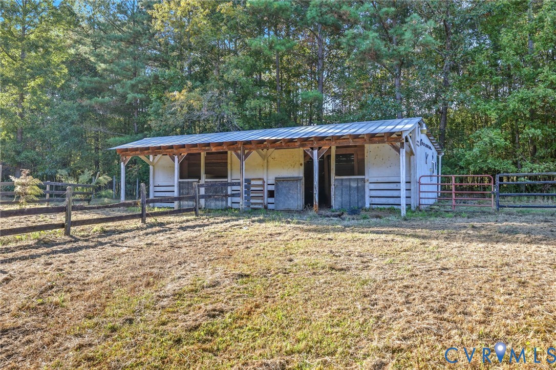 7410 Richmond Road Amelia Court House, VA 23002 - Photo 25 of 39 a front view of a house with garden