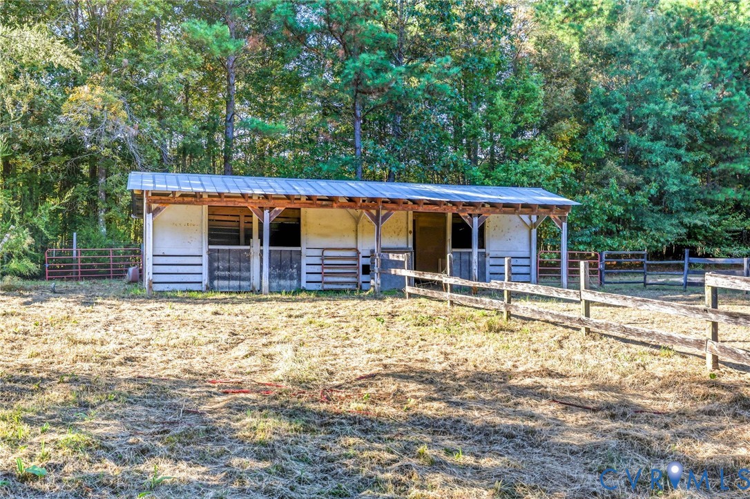 7410 Richmond Road Amelia Court House, VA 23002 - Photo 27 of 39 a view of a house with backyard and sitting area