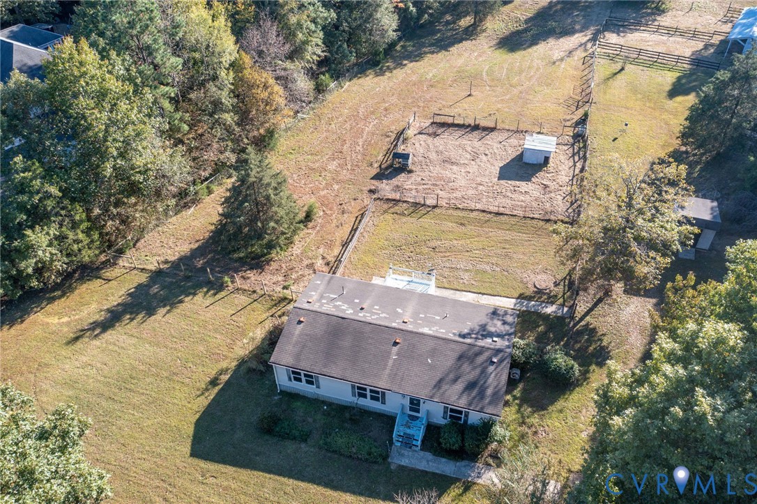 7410 Richmond Road Amelia Court House, VA 23002 - Photo 3 of 39 a view of a houses with a yard