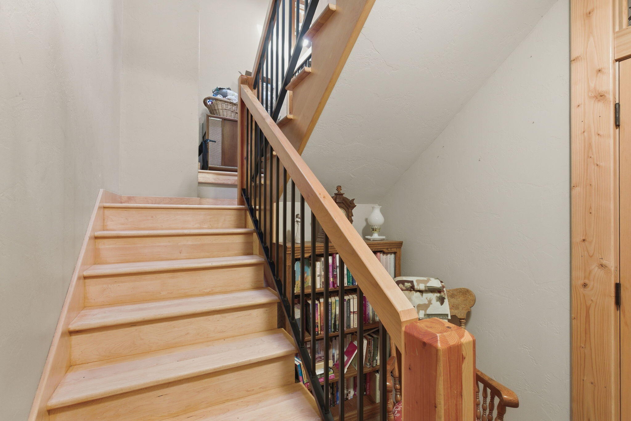 856 Greentree Loop Grants Pass, OR 97527 - Photo 33 of 62 a view of entryway