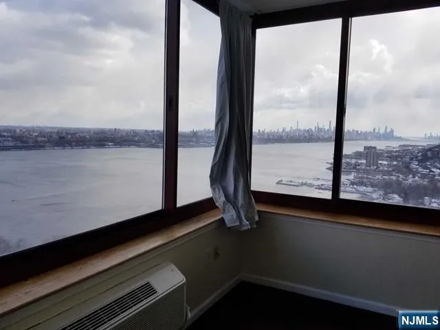 $5,400 | 100 Old Palisade Road, Unit 2905, Fort Lee, NJ 07024