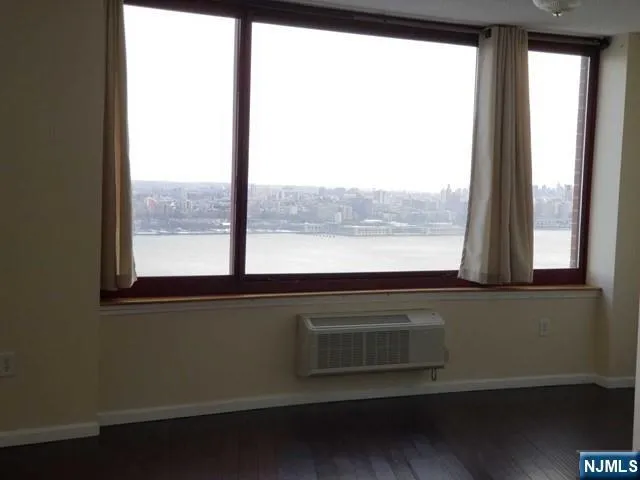 $5,400 | 100 Old Palisade Road, Unit 2905, Fort Lee, NJ 07024