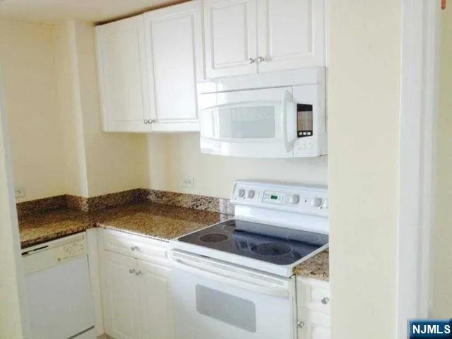 $5,400 | 100 Old Palisade Road, Unit 2905, Fort Lee, NJ 07024