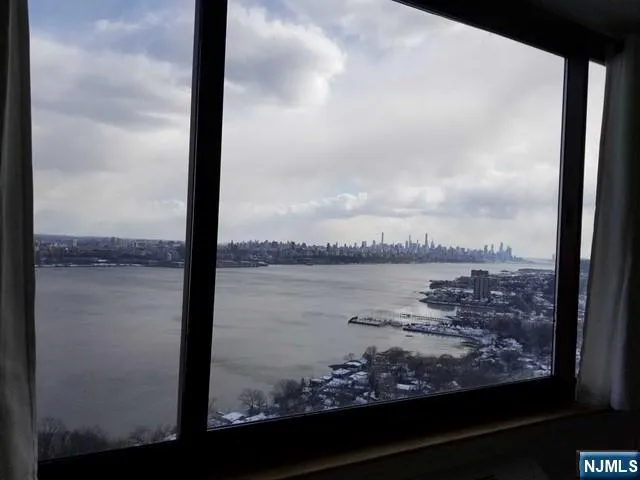 $5,400 | 100 Old Palisade Road, Unit 2905, Fort Lee, NJ 07024