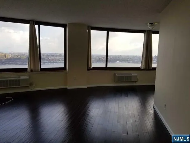 $5,400 | 100 Old Palisade Road, Unit 2905, Fort Lee, NJ 07024
