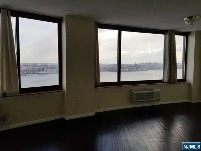 $5,400 | 100 Old Palisade Road, Unit 2905, Fort Lee, NJ 07024