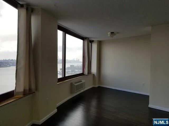 $5,400 | 100 Old Palisade Road, Unit 2905, Fort Lee, NJ 07024