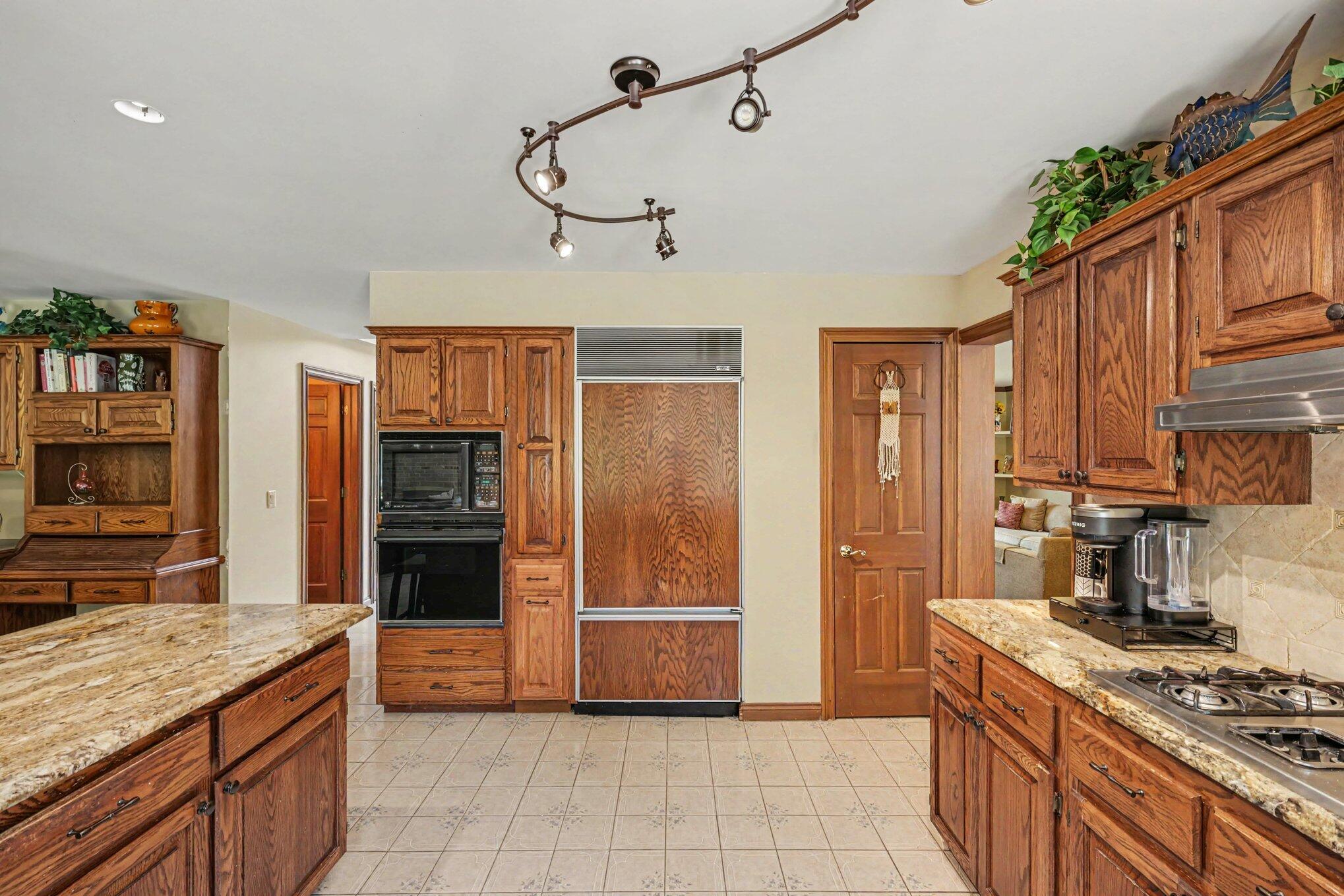 709 Snowmass Drive Rochester Hills, MI 48309 - Photo 10 of 39 011_file_9268