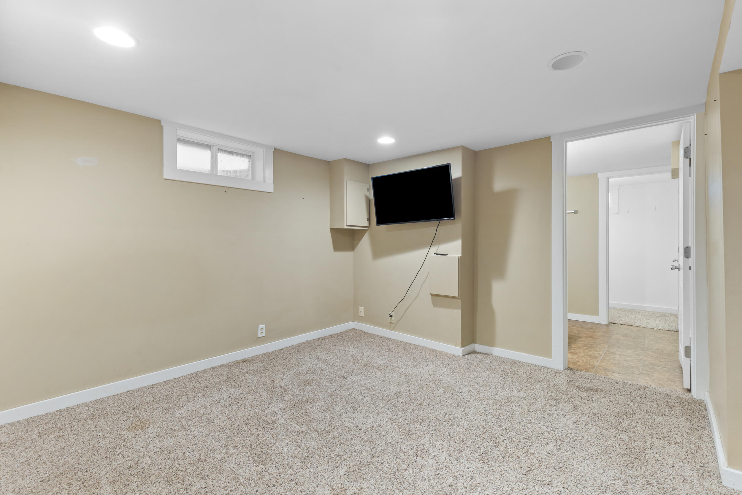 3300 6th Avenue Racine, WI 53402 - Photo 20 of 27 Rec room