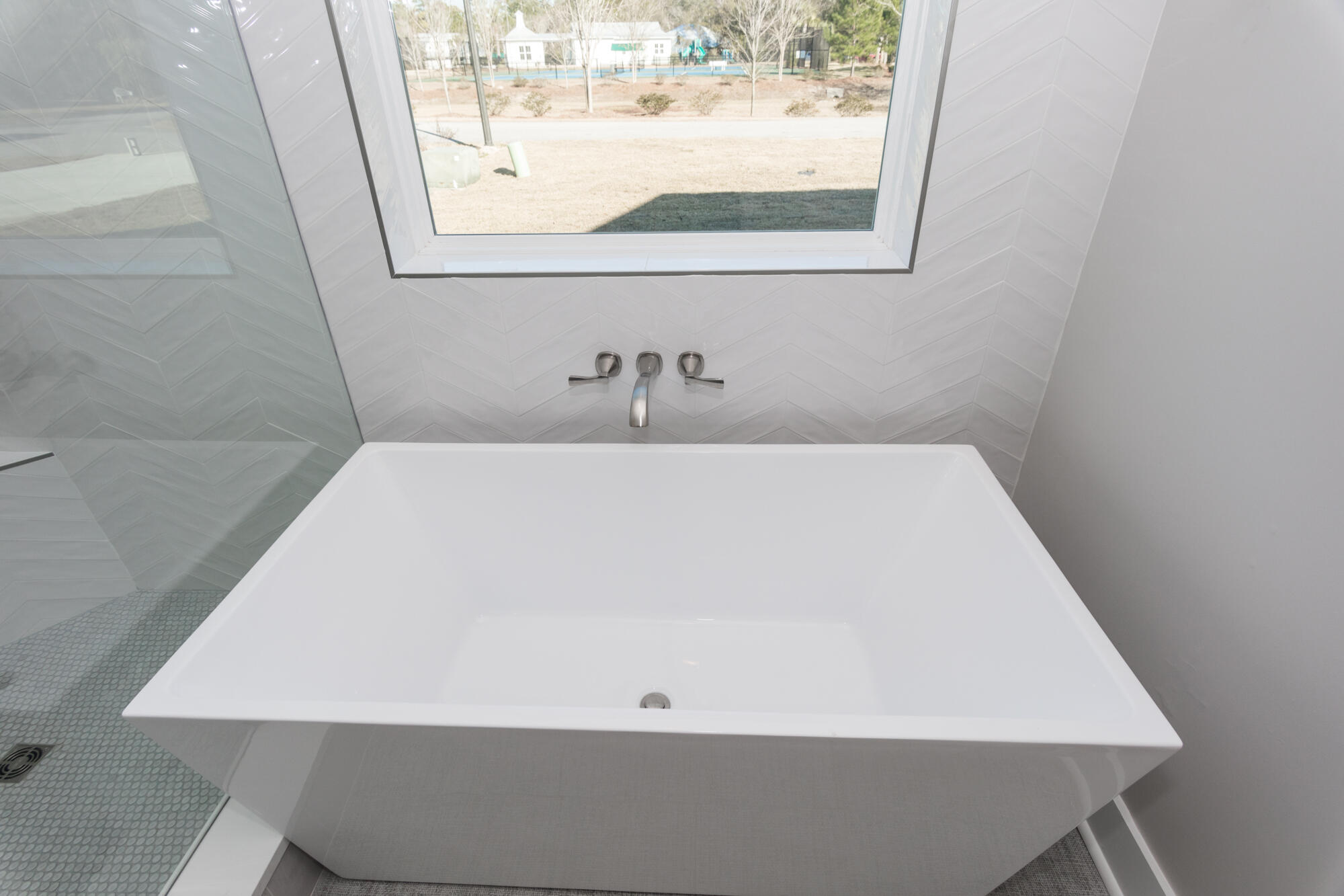 190 Bear Creek Boulevard Freeport, FL 32439 - Photo 31 of 85 a white bath tub sitting in a bathroom