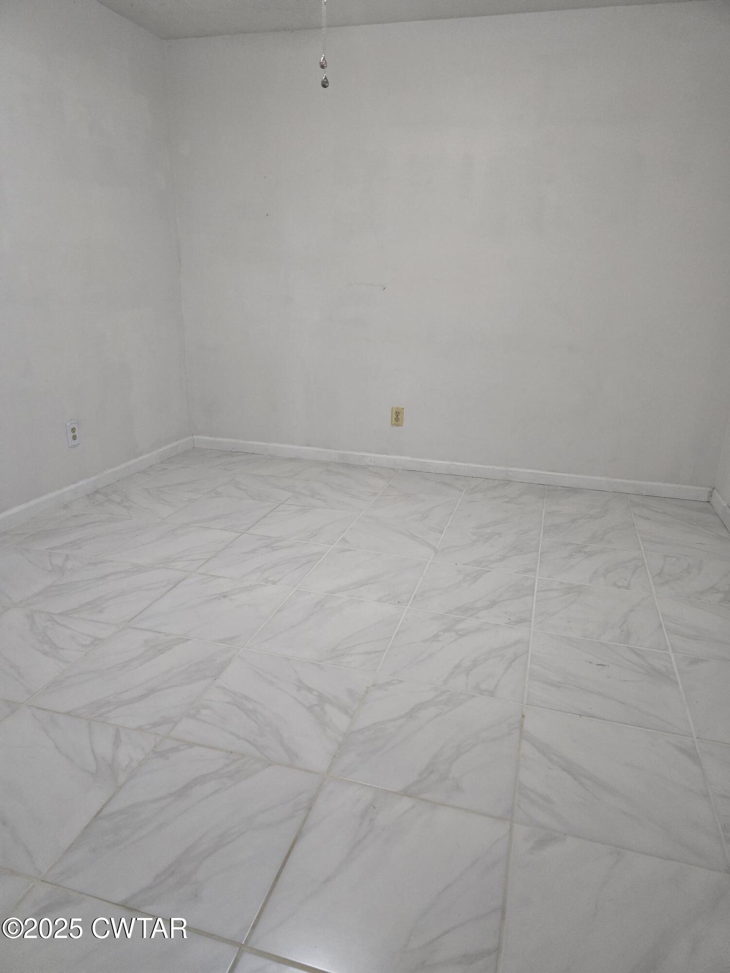 143 Elizabeth Cove Selmer, TN 38375 - Photo 10 of 14 a view of a room