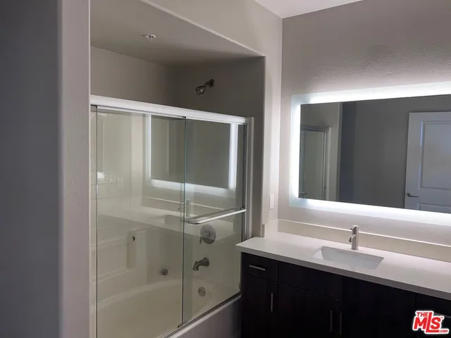 $6,995 | 1040 Glendon Avenue, Unit 4145, Los Angeles, CA 90024