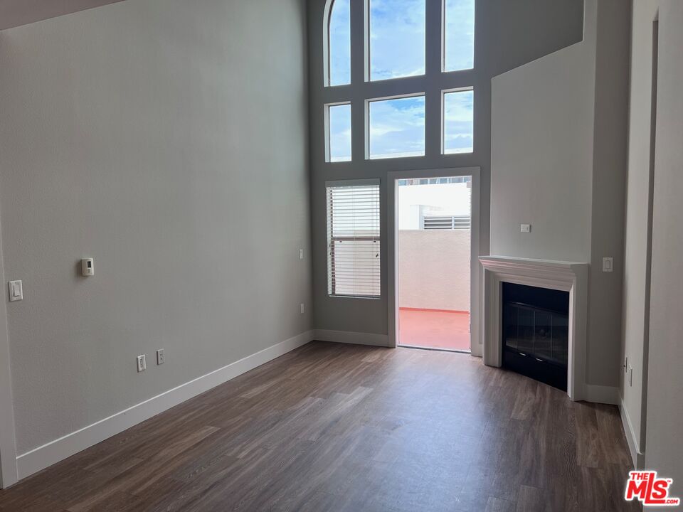 1040 Glendon Avenue, Unit 4145 Los Angeles, CA 90024 - Photo 6 of 36