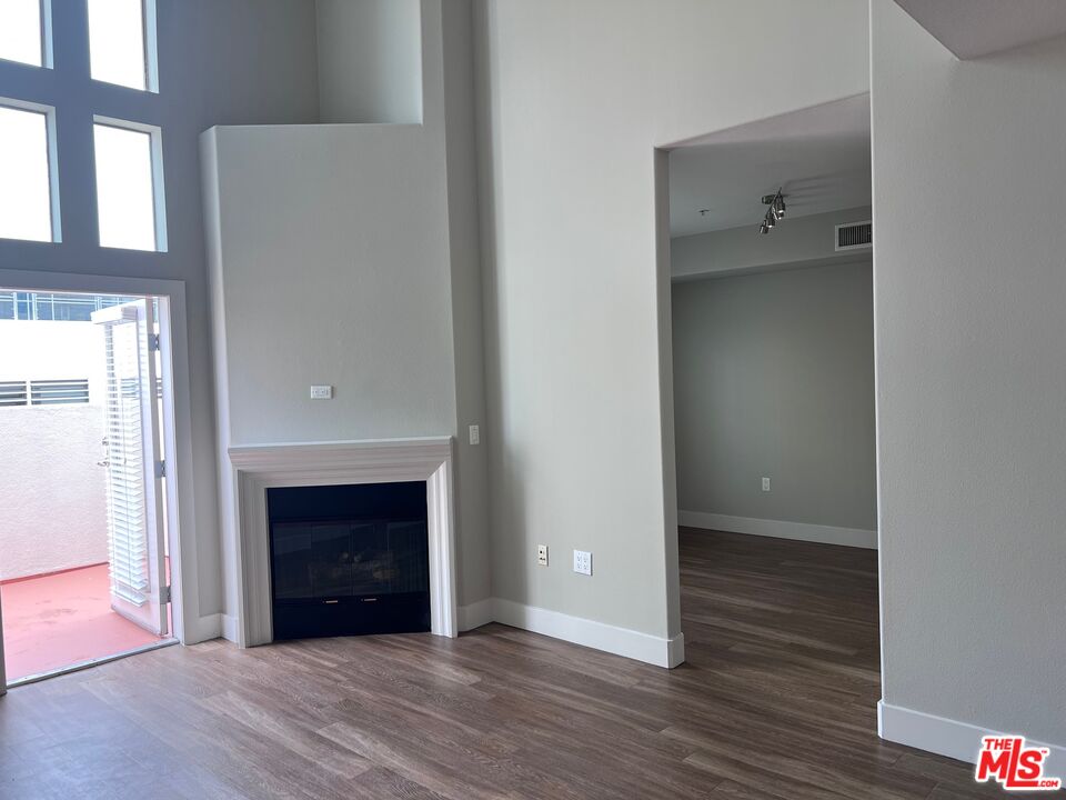 1040 Glendon Avenue, Unit 4145 Los Angeles, CA 90024 - Photo 7 of 36