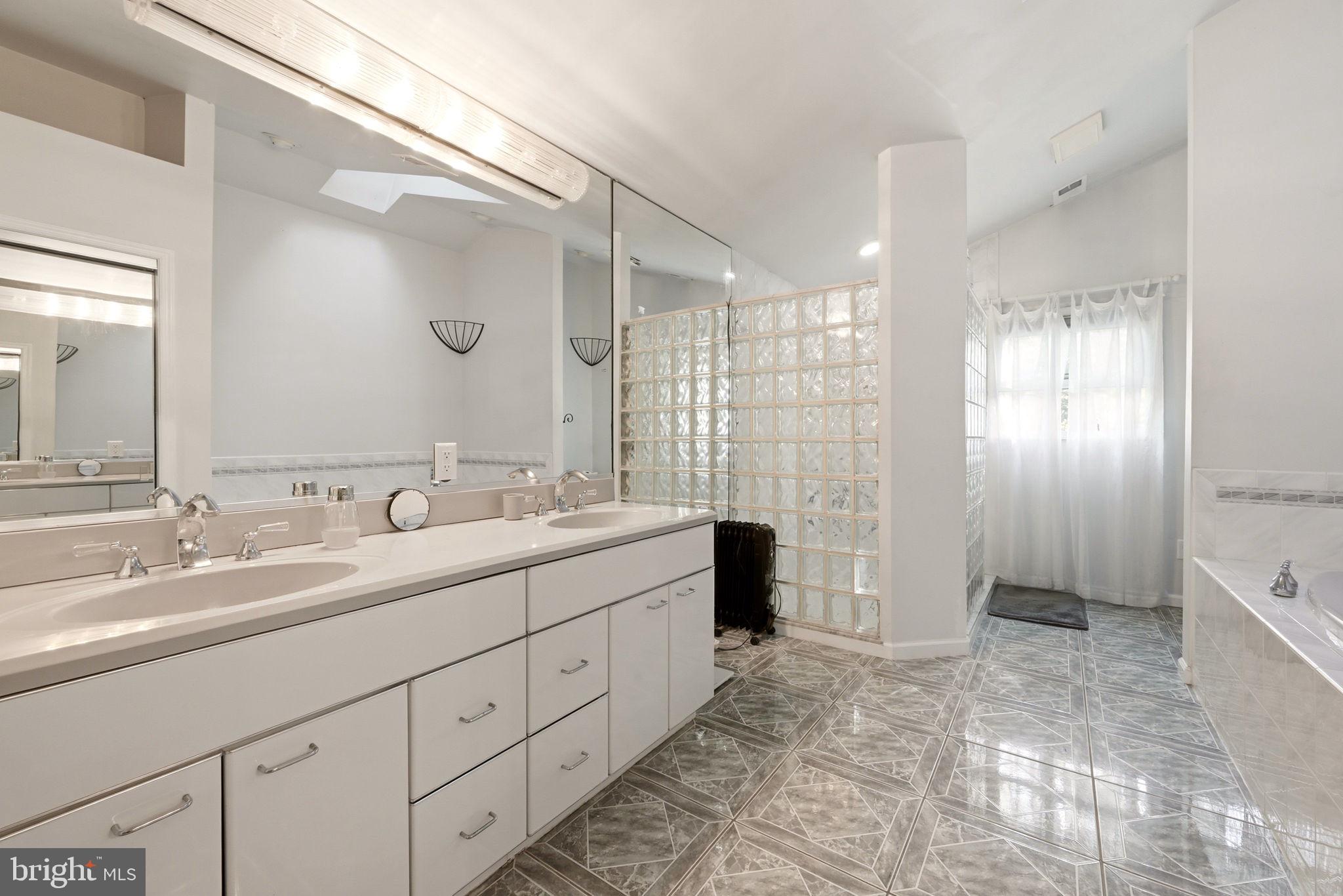 157 Atsion Road Medford, NJ 08055 - Photo 19 of 29 Primary Suite Full bathroom