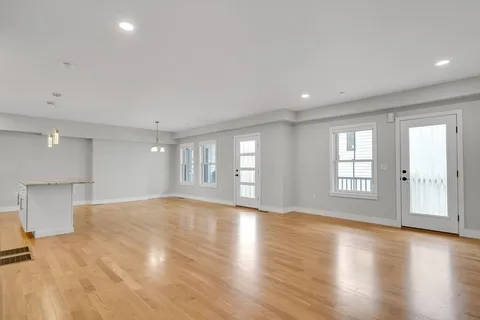 $4,000 | 56 Franklin Street, Unit B, Somerville, MA 02145