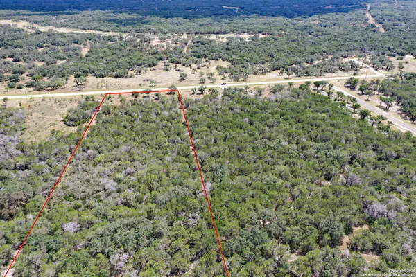 a view of a houses with a yard