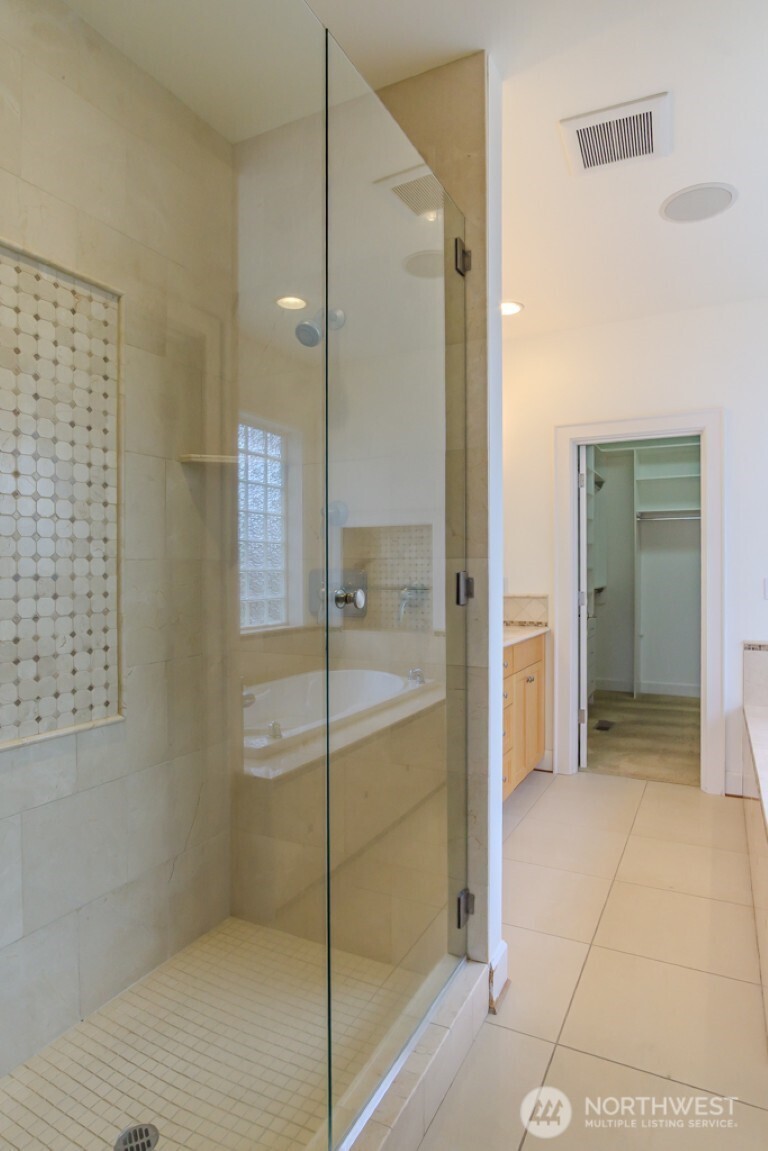 8568 Sand Point Way Northeast Seattle, WA 98115 - Photo 29 of 40