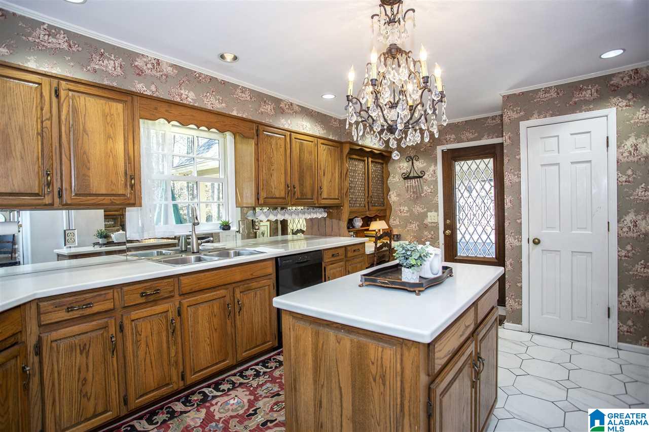 2608 Kings Ridge Drive Birmingham, AL 35243 - Photo 10 of 48