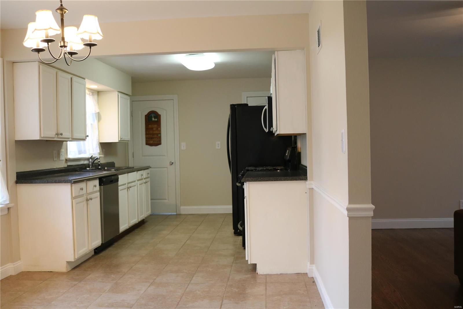 627 Kehrs Mill Road Ballwin, MO 63011 - Photo 3 of 17 Gallery Image 3