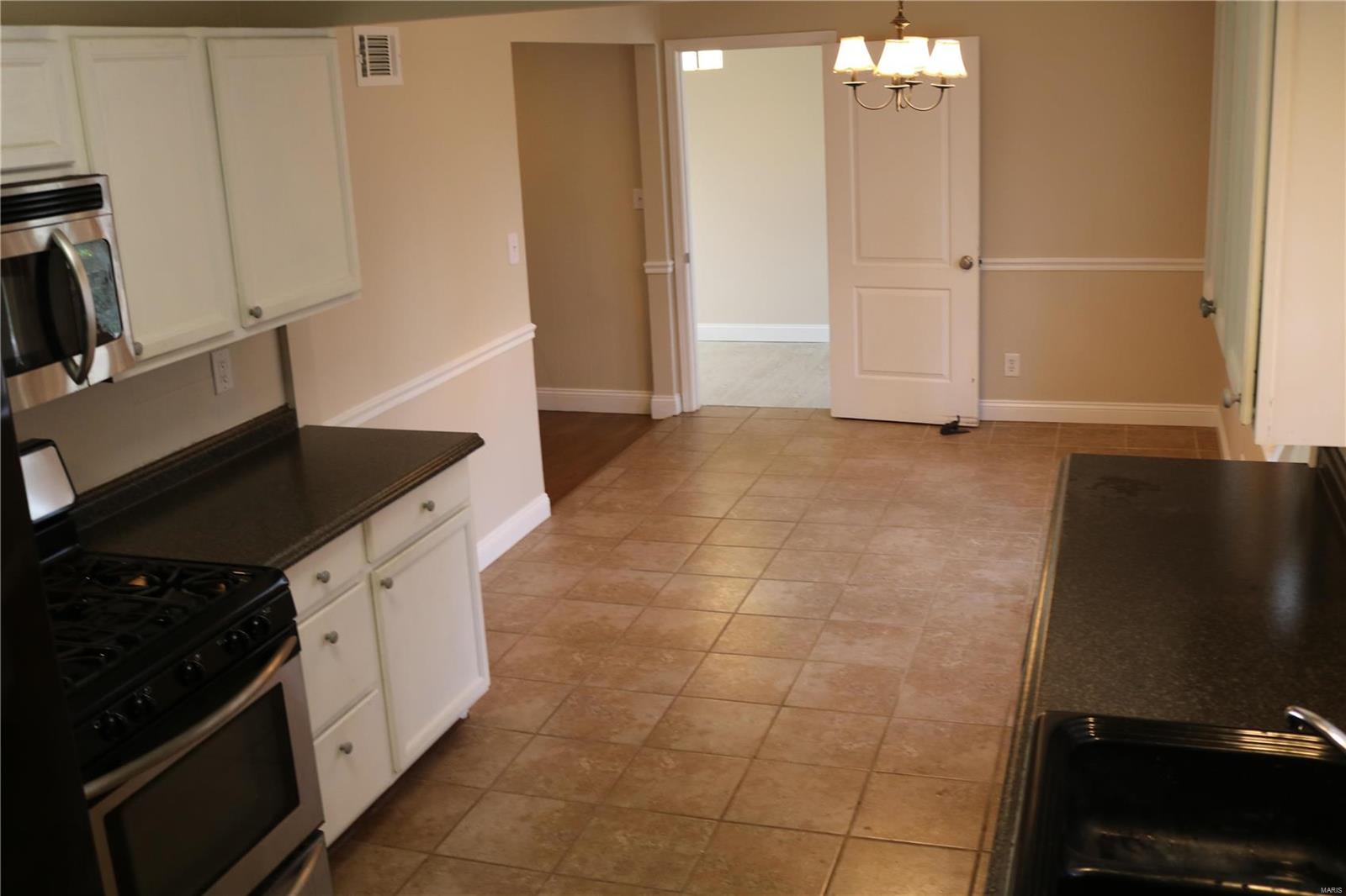 627 Kehrs Mill Road Ballwin, MO 63011 - Photo 4 of 17 Gallery Image 4