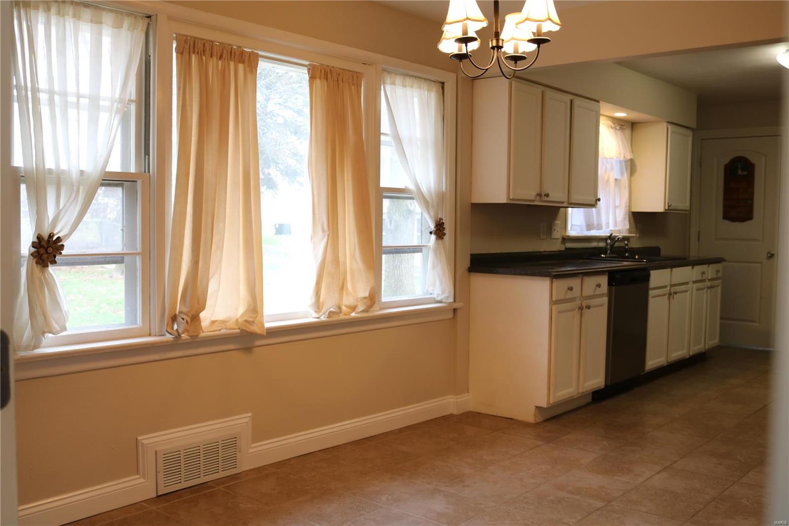 627 Kehrs Mill Road Ballwin, MO 63011 - Photo 5 of 17 Gallery Image 5