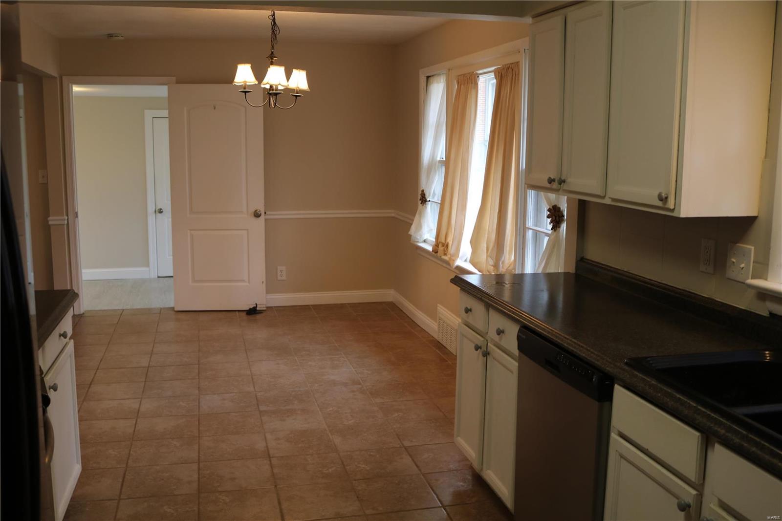 627 Kehrs Mill Road Ballwin, MO 63011 - Photo 6 of 17 Gallery Image 6