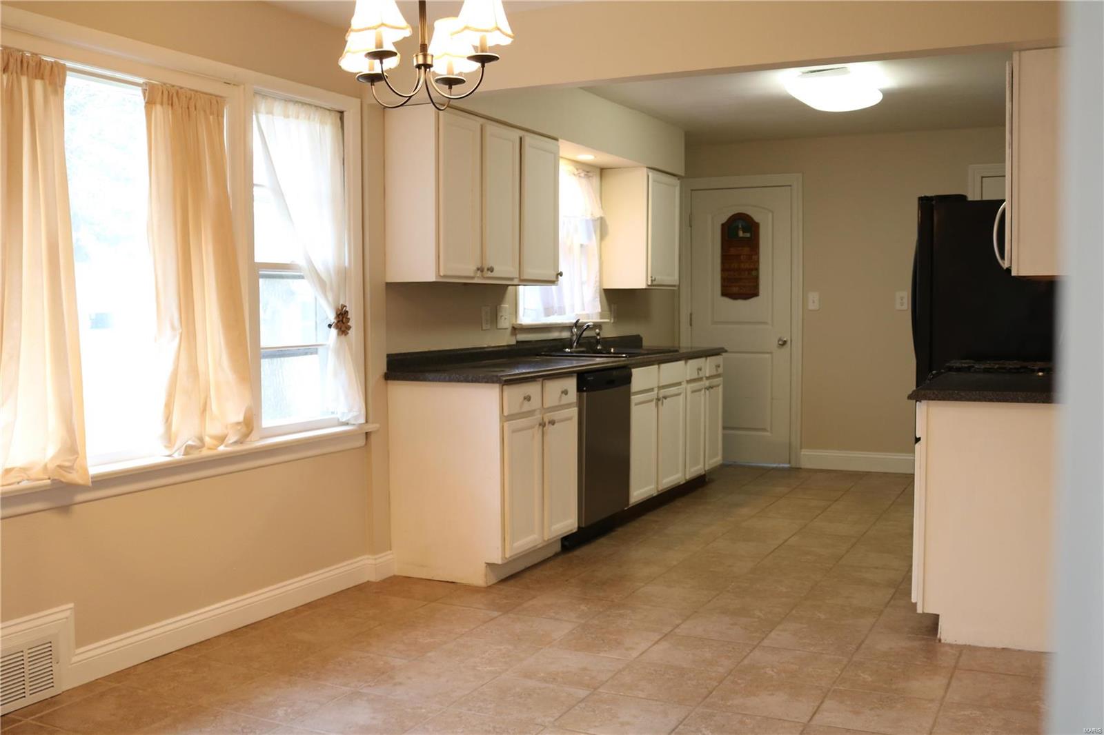 627 Kehrs Mill Road Ballwin, MO 63011 - Photo 8 of 17 Gallery Image 8