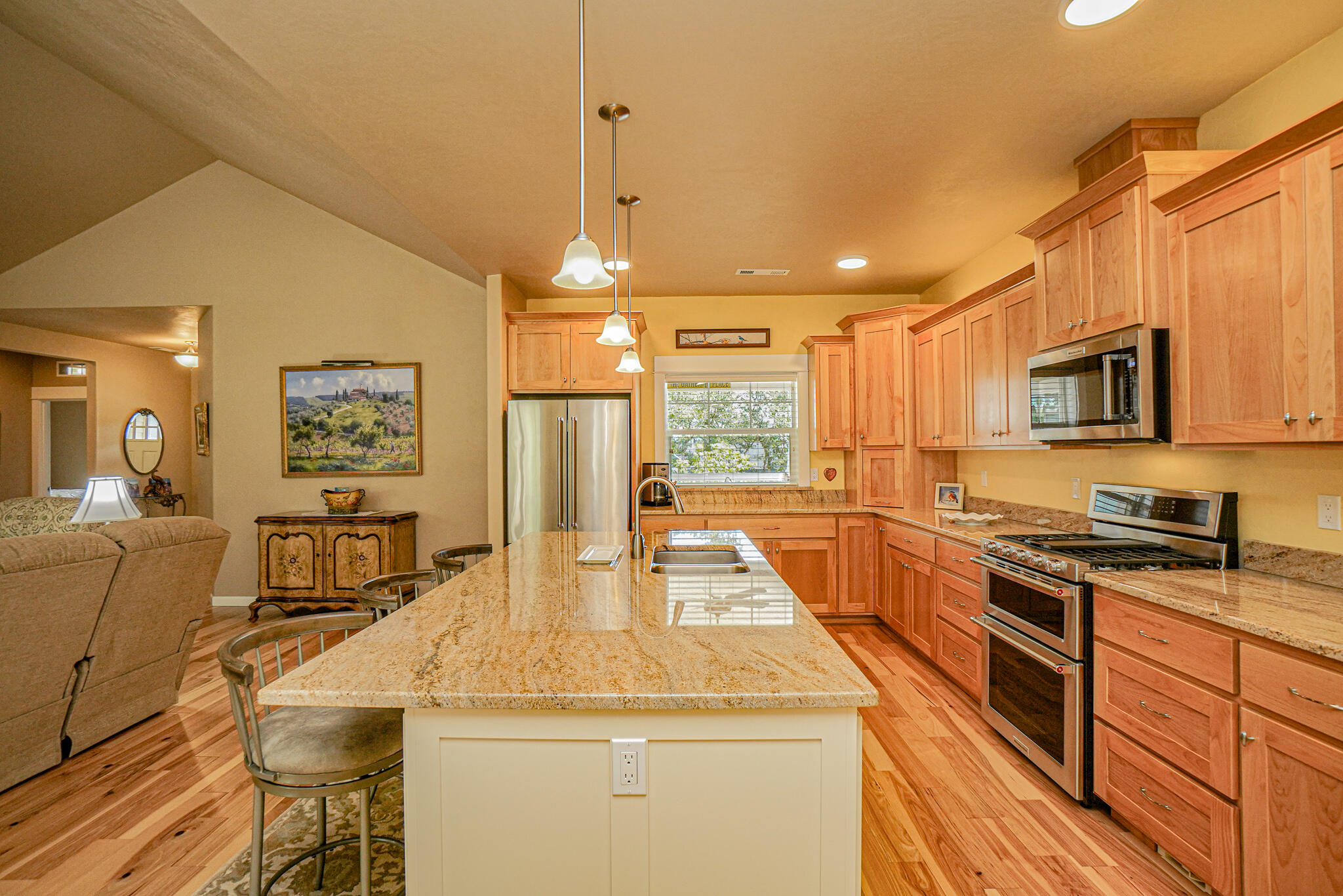 595 South Loop Road Jacksonville, OR 97530 - Photo 13 of 36 DSC00045
