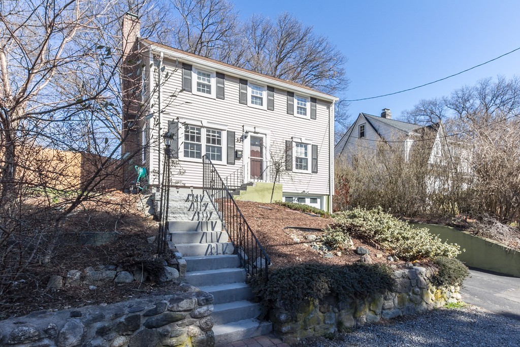 33 Wetherbee Road Waltham, MA 02453 - Photo 2 of 13 Gallery Image 2