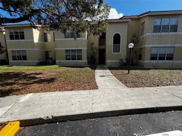$2,000 | 12980 Vista Isles Drive, Unit 315, Sunrise, FL 33325