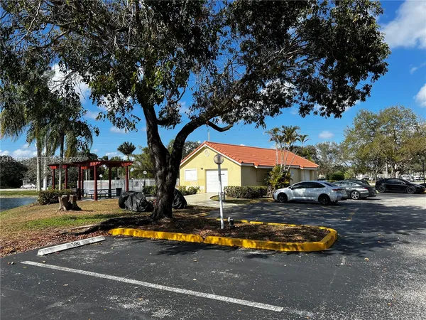 $2,000 | 12980 Vista Isles Drive, Unit 315, Sunrise, FL 33325