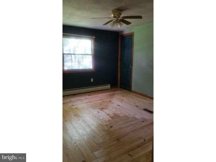 228 Cambridge Road Coatesville, PA 19320 - Photo 11 of 21 Main level bedroom with bath steps away.