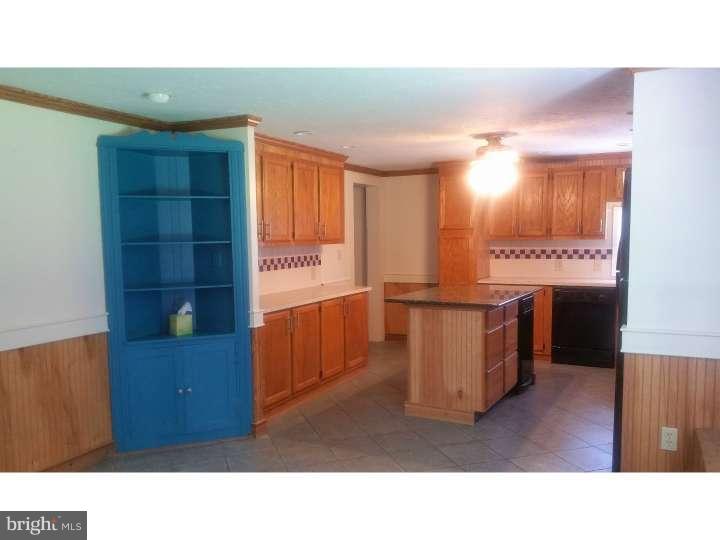 228 Cambridge Road Coatesville, PA 19320 - Photo 6 of 21 Oak kitchen with all appliances included.